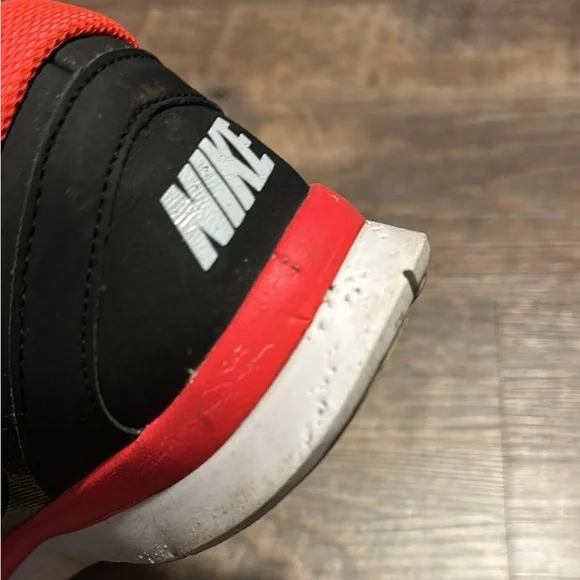 Women’s Nike Shoes Sz. 8 - Picture 2 of 4
